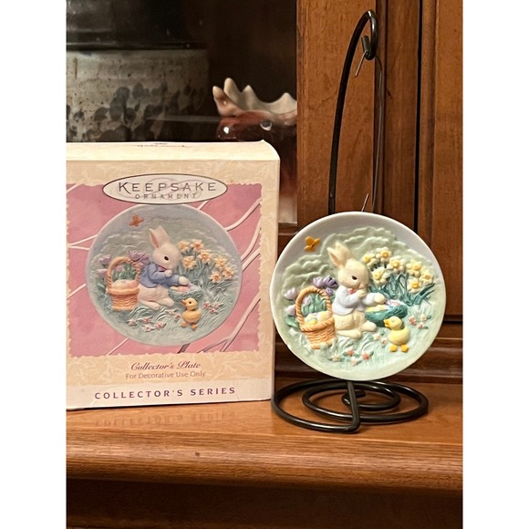 Vintage Hallmark Easter Keeping a Secret Collector Plate Ornament 3rd in series - Picture 1 of 4